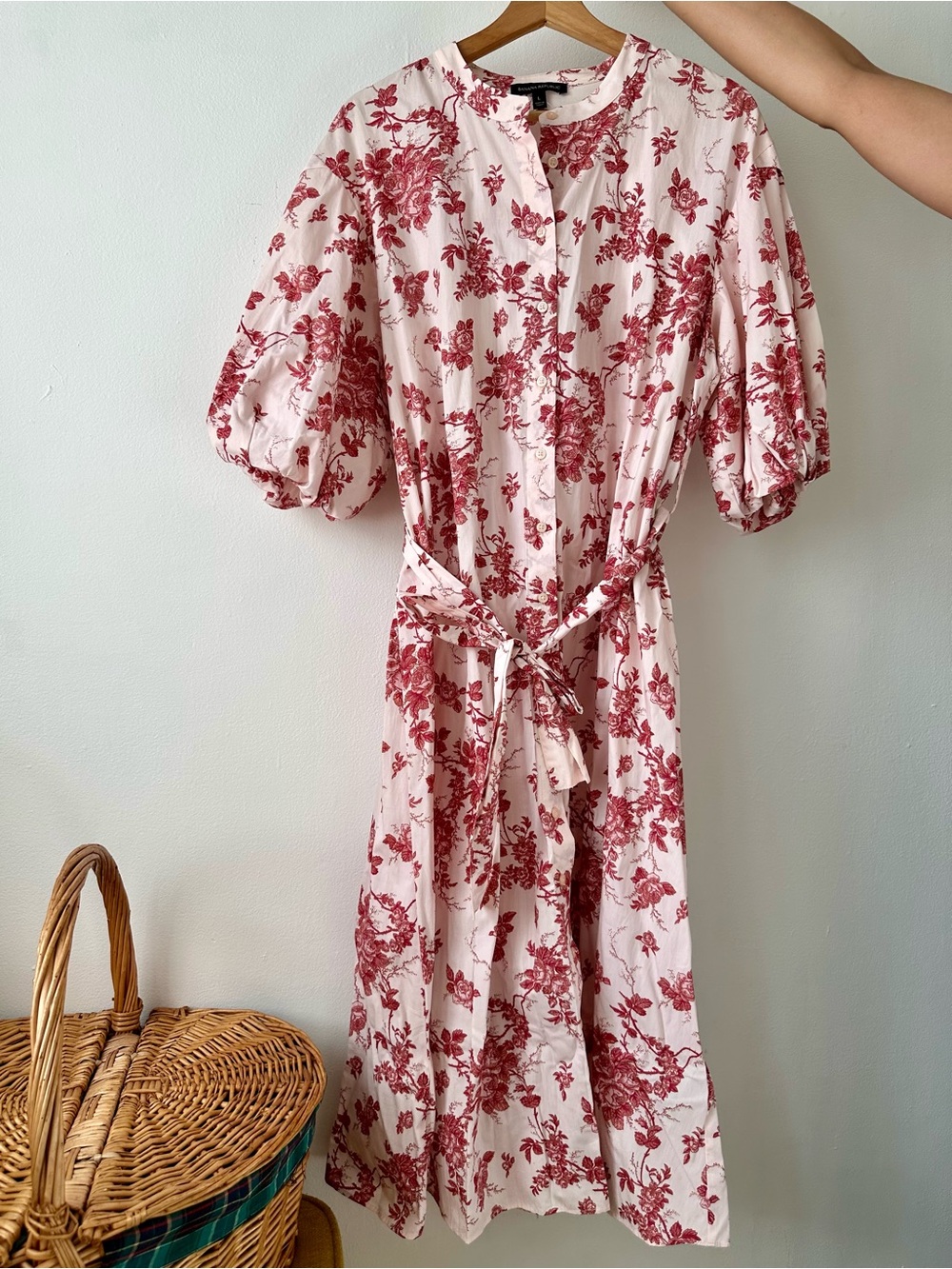 Banana Republic red and pink floral toile print dress with tie waist, size L